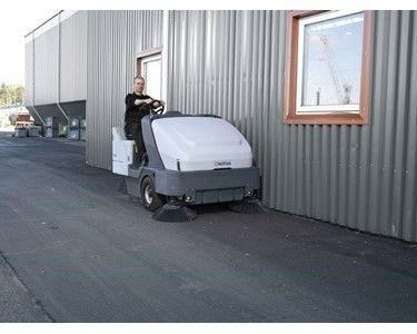 Nilfisk - Rider Sweeper 13,400m²/hour | SR1601 