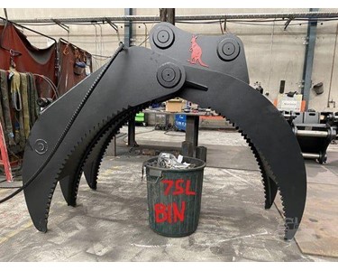 Roo Attachments - Log Grapples Attachments | 20T-GRAB-M-BF