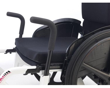 Invacare - Heavy Duty Wheelchair | Action Ampla