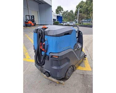 Conquest - Used Conquest HDS90 Ride-On Floor Scrubber | Formerly Conquest Magna