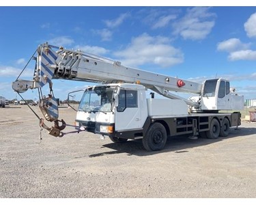 Zoomlion - Pre Owned Hydraulic Truck Crane | QY25H