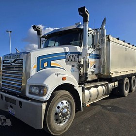Used Tipper Truck | 2017 MACK CMHR 