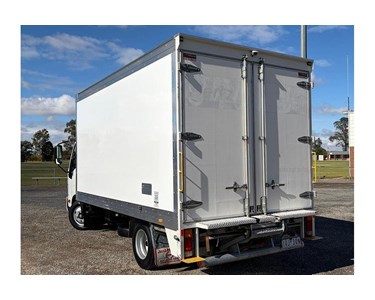 Hino - Used Pantech Truck | 300 Series 616 Automatic
