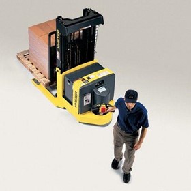 Walkie Reach Stackers 907 - 1,360 kg | W20–30ZR 