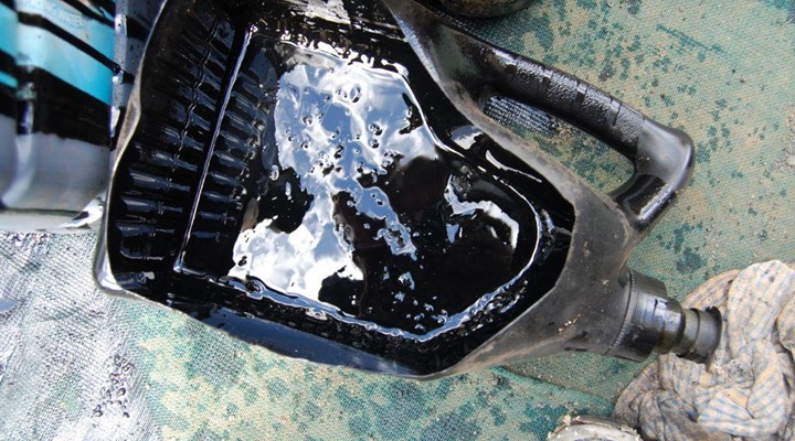 Engine oil sludge 