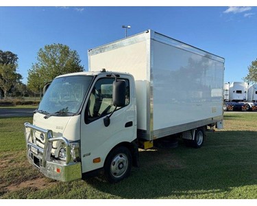 Hino - Used Pantech Truck | 300 Series 