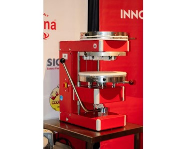 Sigma - Sprizza Cold Dough Pizza Stretcher