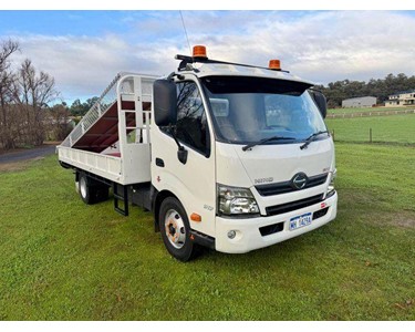 Hino - Used Truck | 2015 917 - 300 Series