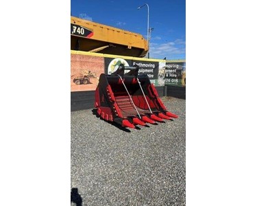 Roo Attachments - Rock Buckets Attachments | 50T-HD