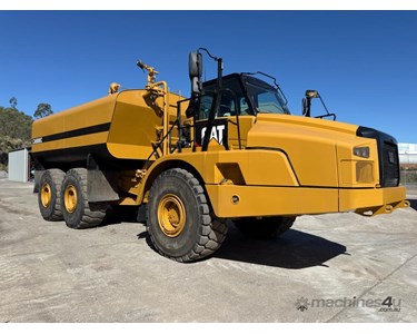 Caterpillar - Used Articulated Water Truck | 2017 745C WT