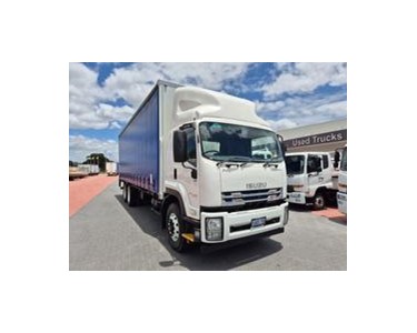 Isuzu - Used Curtainsider Truck | FVL 240-300 AUTO 14 Pallet Tautliner/Lift