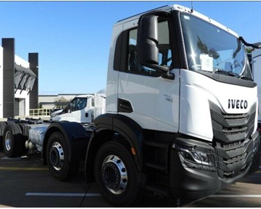 Iveco - AD270A36ZP Cab Chassis Truck