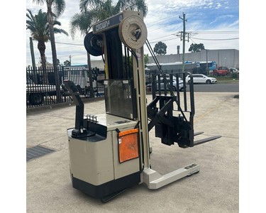 Crown 1.5T Walkie Reach Stacker forklift - 30WRTT210 