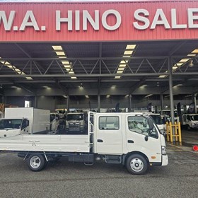 300 Series 617 Crew Tray Dropside Truck