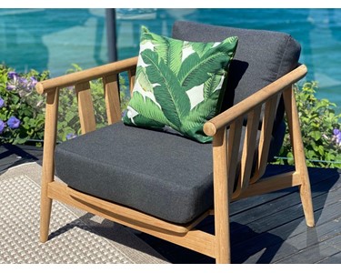 Royalle - Outdoor Sofa | Float 