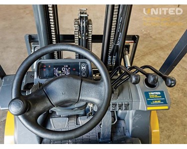 Caterpillar - 2.5T LPG Forklift GP25PT