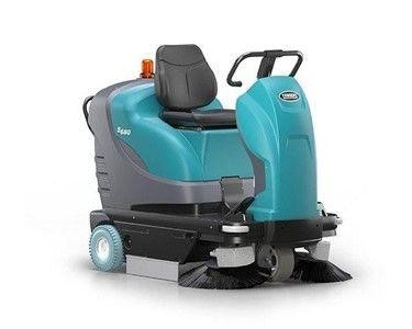 Tennant - Compact Battery Ride-On Sweeper | S680 