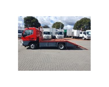 Fuso - Used Beavertail Truck | Canter 515 Wide 2-Tonne Beavertail with Ramps