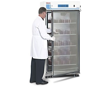 Thermo Scientific - Large-Capacity Reach-In CO2 Incubator, 821 L, Polished Stainless Steel