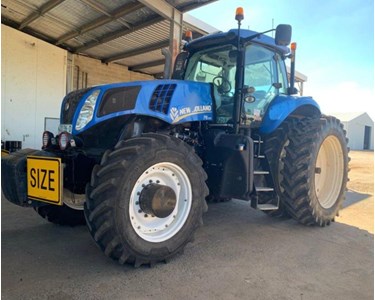 New Holland - Used Farm Tractor | 2012 T8.390