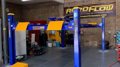 Choosing reliable vehicle lift and wheel aligner for automotive wheel alignment jobs