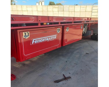 Tri Axle Flat Top Semi Trailer (Bush Master)