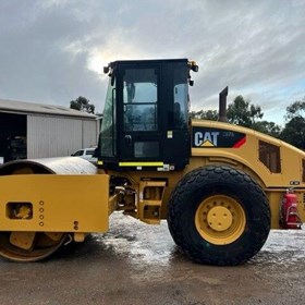 Used Vibrating Roller Smooth Drum 17T 2011 CS76 