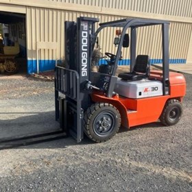 Used Forklift | 2023 CPCD30 Pneumatic Tire