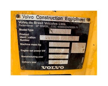 Volvo - 2007 Dump Truck