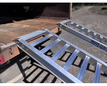 Whipps Ramps - 5 Tonne Loading Ramps 4.1m Aluminium Excavator & Machinery Ramps