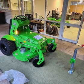 Electric Stand-On Zero Turn Mower SDSM52