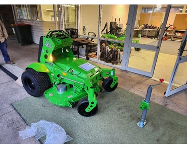 Conquest - Electric Stand-On Zero Turn Mower SDSM52