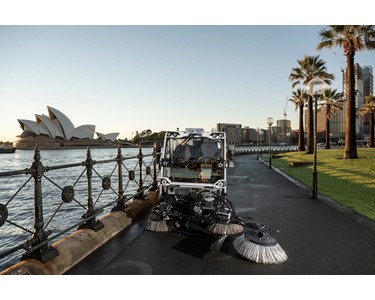 Bucher Municipal - Compact sweeper | CityCat V20e