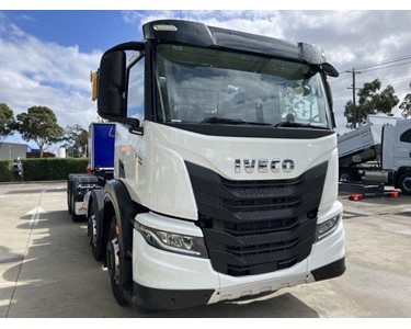 Iveco - S-Way AD270 Hooklift Truck