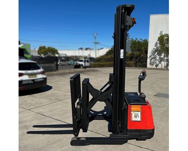 Hyworth - 1.4T Compact Walkie Reach Stacker with 5.5m lift FOR SALE