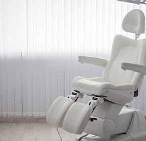 The Benefits of Investing in Electric vs. Manual Podiatrist Chairs