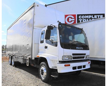 Used Curtainsider Truck | 2004 ISUZU FVR900