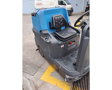 Conquest - Used Conquest HDS90 Ride-On Floor Scrubber | Formerly Conquest Magna