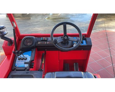 Conquest - Used Conquest Red PB160 Industrial Ride-On Sweeper - 6670