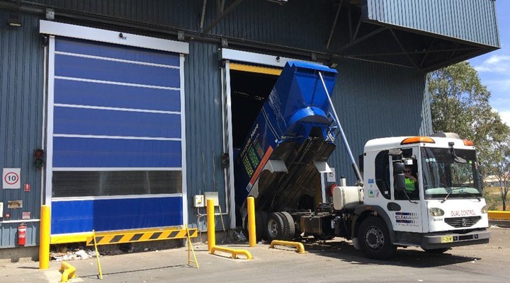Rapid roll doors for tipping waste