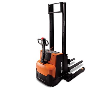 Toyota -  Power Stacker Forklift | Staxio SWE120s | Pallet mover