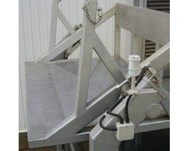 Hydraulic Bin Tipper Rotates to 140°
