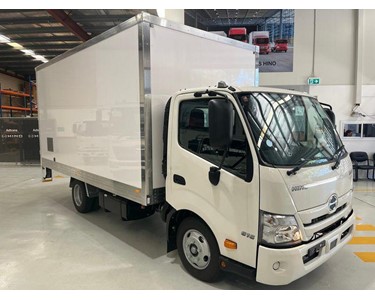 Hino - 300 Series 616 Pantech Truck (White)