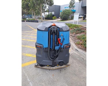 Conquest - Used Conquest HDS90 Ride-On Floor Scrubber | Formerly Conquest Magna