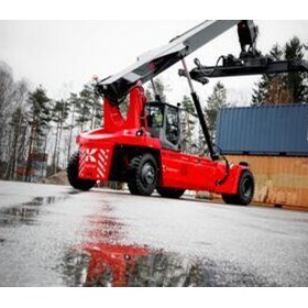 Reach Stacker for Empty and Semi-Laden Container Handling | DRG100-140