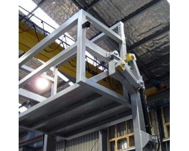Hydraulic Bin Tipper Rotates to 140°