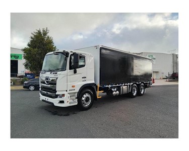 Hino - Curtainsider Truck | FS 2632 AT Air 5488 6x4 