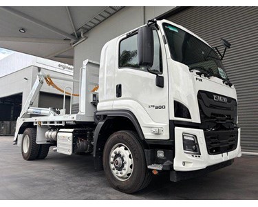 Isuzu - FVR 170-300 AT R47 Skip Bin Loader Truck