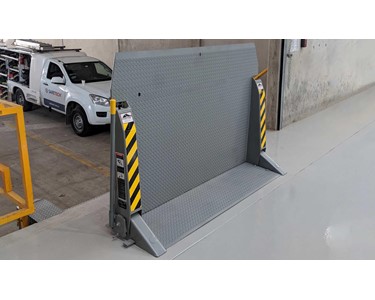 SAFETECH - LoadHog®Dock Bridge