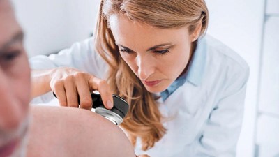 Why the DermLite DL5 is a Must-Have for Dermatologists